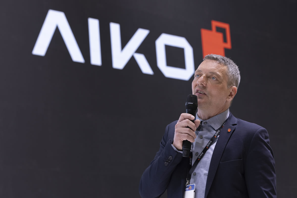 太阳GG携“黑科技”新品亮相Intersolar展